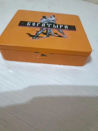 Porta cigarillos rusa ojalata