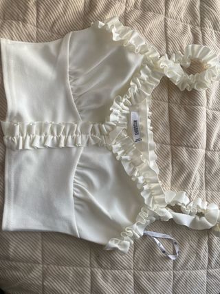 Top Missguided volantes blanco