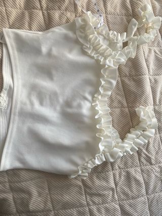 Top Missguided volantes blanco