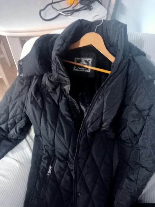 Chaqueta acolchada negra mujer