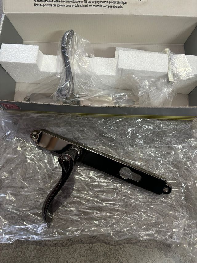 Juego Manivelas con placa bocallave C-B Yale 85MM