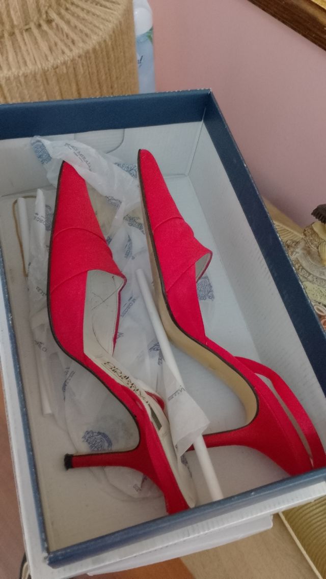 Zapatos de tacón rojos para mujer