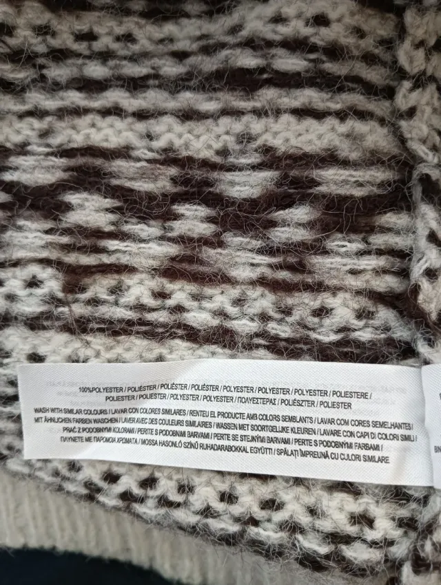 Chaleco de punto con estampado geométrico.