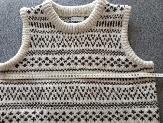 Chaleco de punto con estampado geométrico.