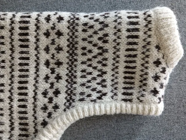 Chaleco de punto con estampado geométrico.