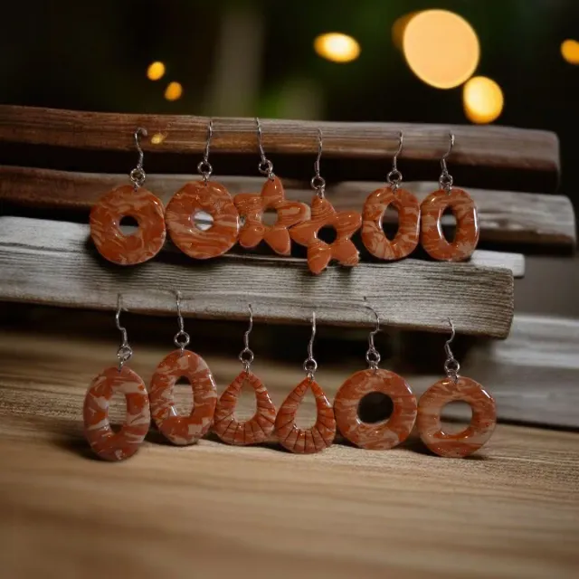 Pendientes de otoño marrones y naranjas