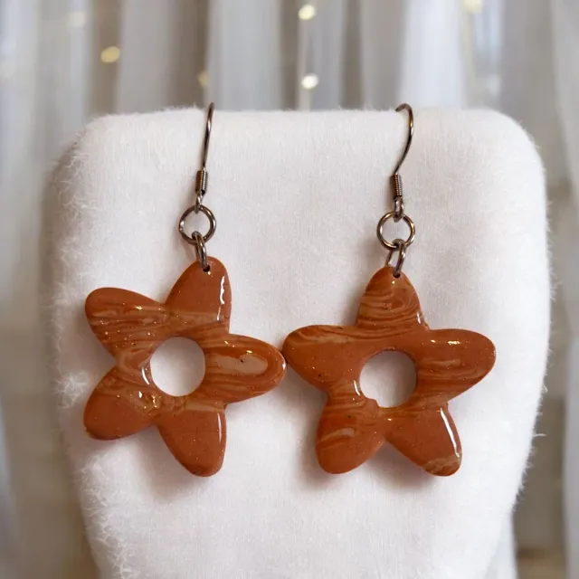 Pendientes de otoño marrones y naranjas