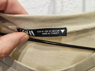 Vestido beige hombrera