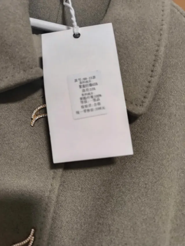 Elegante abrigo verde mujer