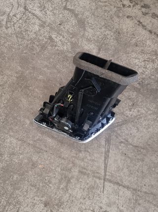 Aireador delantero derecho Audi Q3