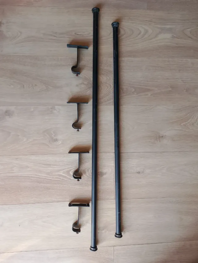 Barra in metallo per tenda nera