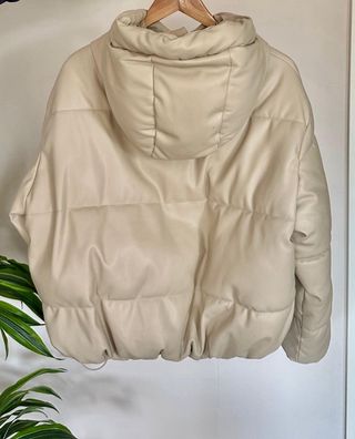 Cazadora efecto piel Stradivarius beige