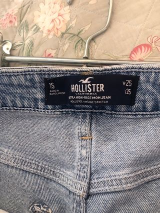Pantalón vaquero Hollister desgarrado