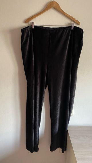Pantalón negro canalé