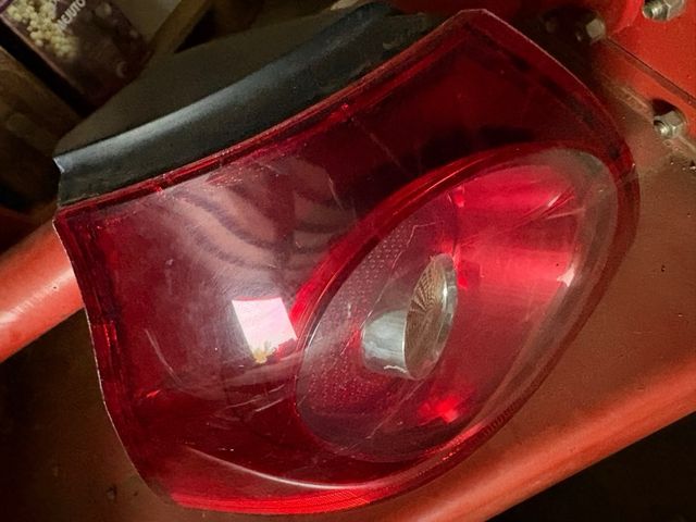 Piloto trasero izquierdo R32