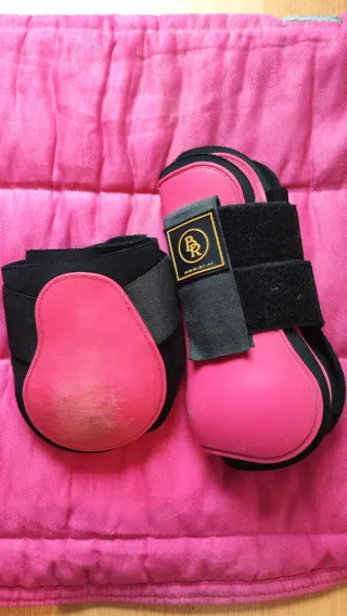 Mantilla y protectores caballo rosa