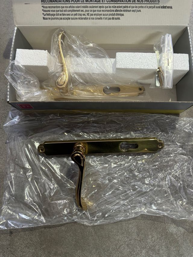 Juego manivelas con placa bocallave Yale C-B 85MM