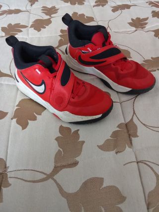 Botas de Baloncesto Nike Rojas