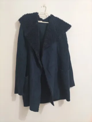 Chaqueta azul con borreguito de lana y ante
