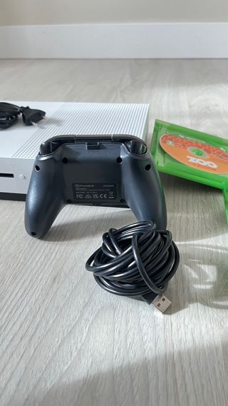 Xbox One S 500 GB + 3 giochi + controller