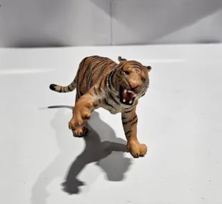 Tigre luchando Papo 2003