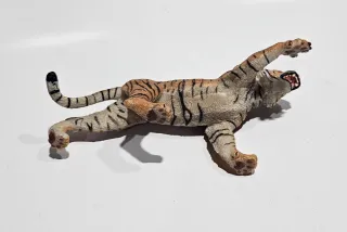 Tigre luchando Papo 2003