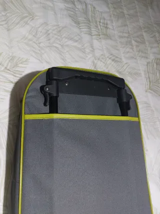 Maleta de viaje ligera con ruedas