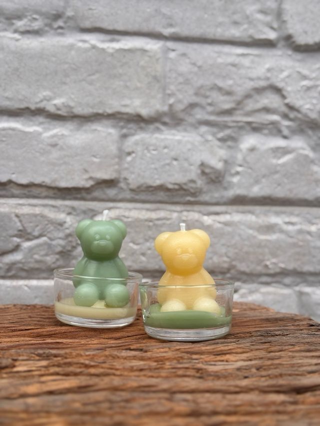 6 Velas de Oso en Portavelas de Cristal