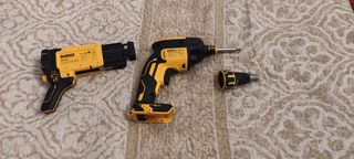 Atornillador DeWalt DCF6202 + Accesorios