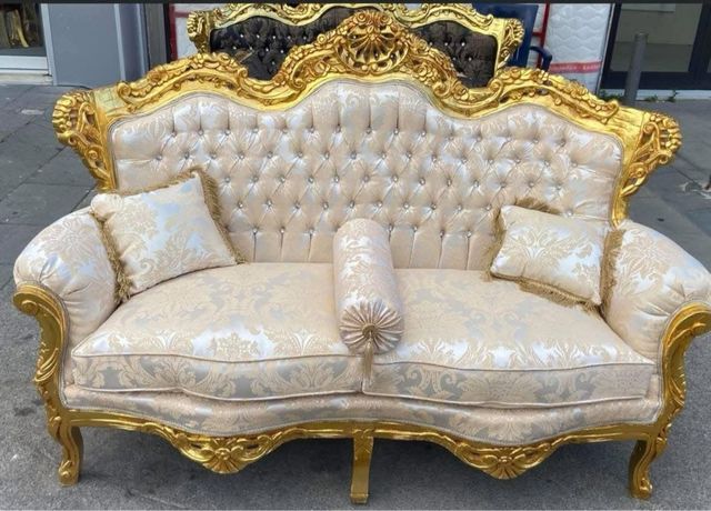 Divano barocco beige e oro