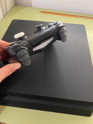 PS4 Slim 1TB + Mando + 2 Juegos