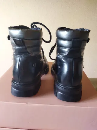 Botines XTI Negros y Grises