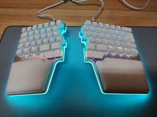 Dygma Raise 2 Silver Wired Tenting Underglow Esp
