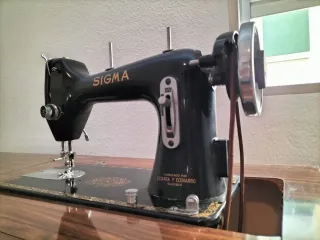 Máquina de coser Sigma antigua