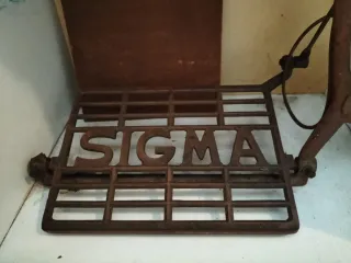 Máquina de coser Sigma antigua