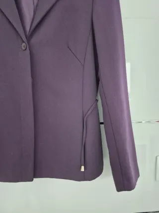 Elegante chaqueta morada talla 40