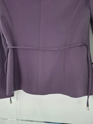Elegante chaqueta morada talla 40