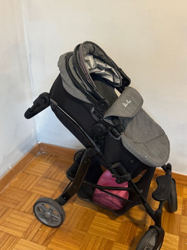 Carrito de muñecas Silver Cross con varias poposic