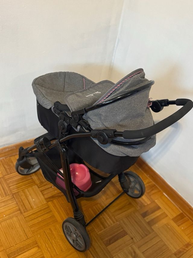 Carrito de muñecas Silver Cross con varias poposic