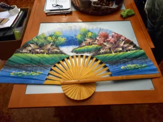 Ventaglio dipinto a mano con paesaggio