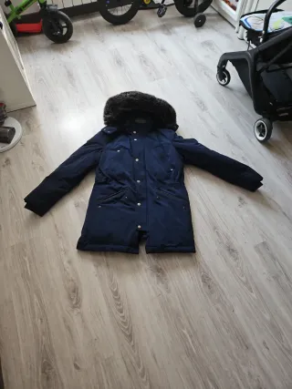 Abrigo GUESS de pluma azul entallado Nuevo
