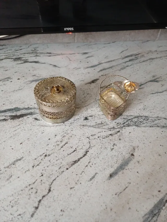 Cajita y cesta metálica decorativa