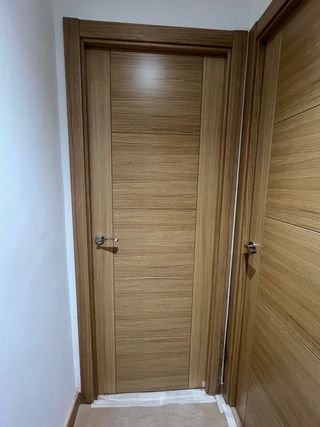 Puerta de madera moderna