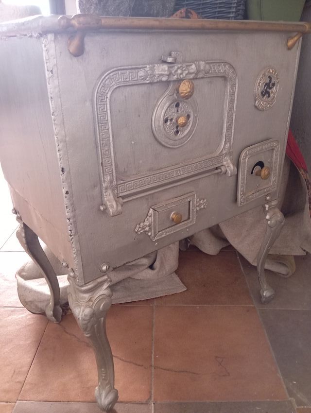 Cocina antigua de metal