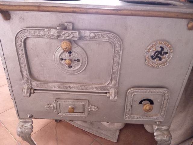 Cocina antigua de metal