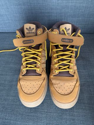 Zapatillas Adidas Forum Mid Marrones y Amarillas