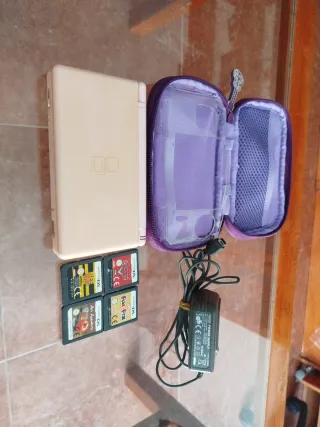 Nintendo DS Lite + Funda + Cargador + 4 Juegos