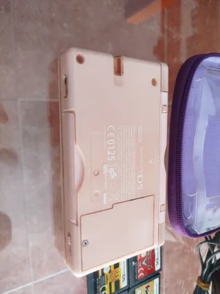 Nintendo DS Lite + Funda + Cargador + 4 Juegos