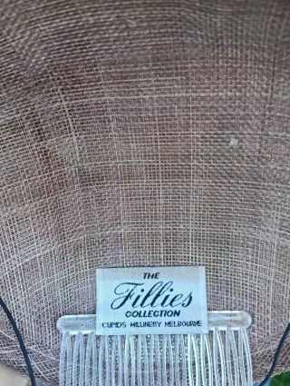 Tocado para carreras de caballos