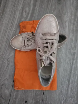 Zapatos Geox plateados como nuevos